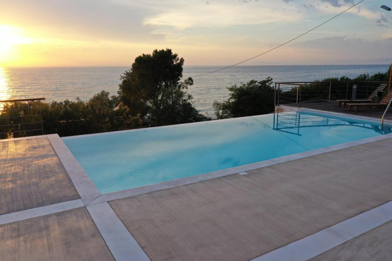 Capro - Milos Bay Villas Áyios Nikítas Buitenkant foto